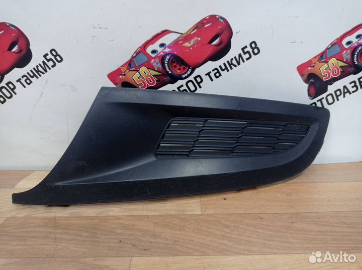 Заглушка (решетка) бампера переднего левая