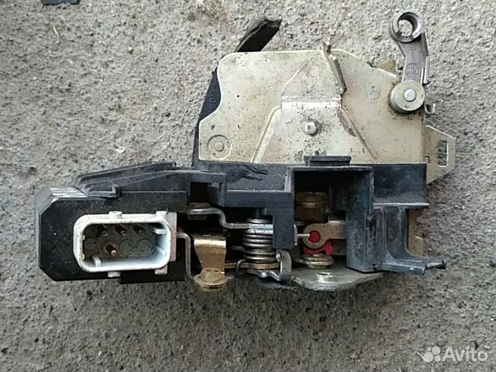 Замок задней левой двери BMW E39