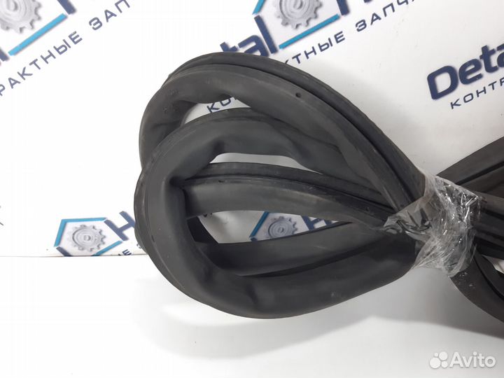 Уплотнитель двери задний Volkswagen Passat B6