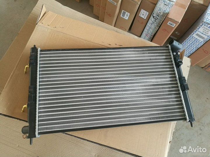 Радиатор охлаждения Mitsubishi Outlander XL