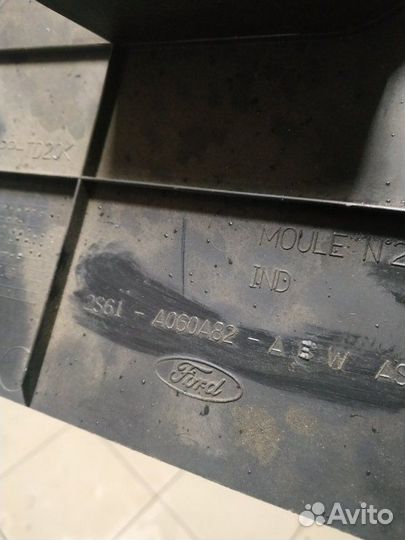 Накладка торпедо правая Ford Fusion 2002-2012