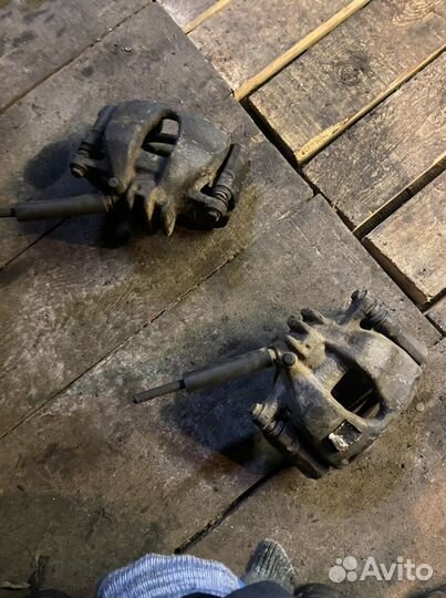 Суппорта передние Peugeot 308