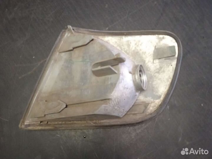 Указатель поворота правый Audi 100 (C4)