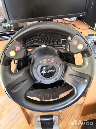 Игровой руль с педалями для пк