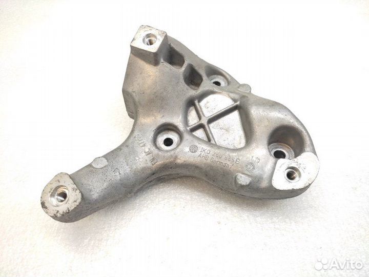 Кронштейн компрессора кондиционера Volkswagen