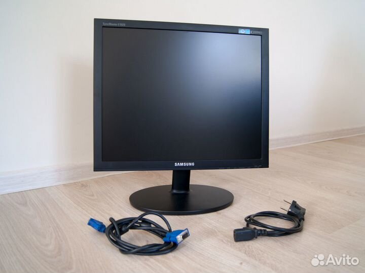 Монитор Samsung SyncMaster E1920