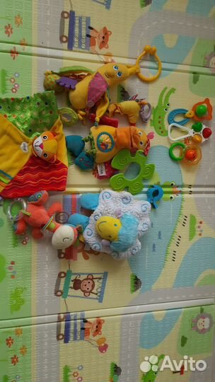 Мобиль и игрушки для новорожденных