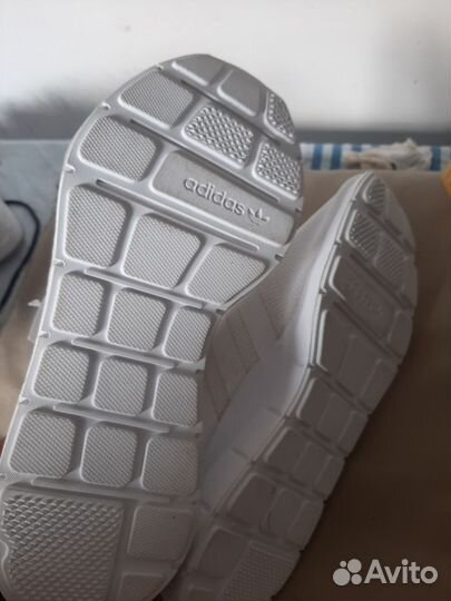 Кроссовки adidas 39