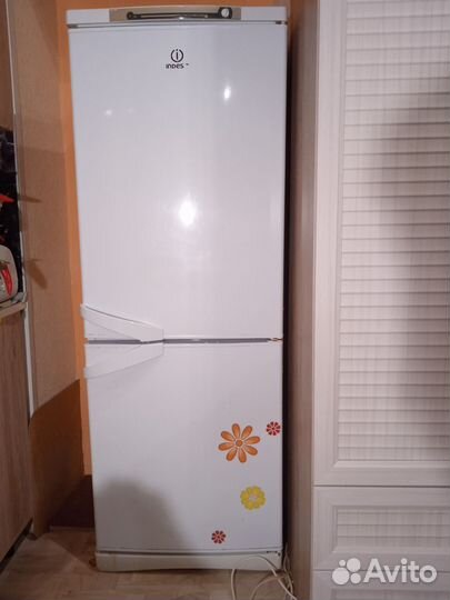 Холодильник бу indesit врабочем состоянии
