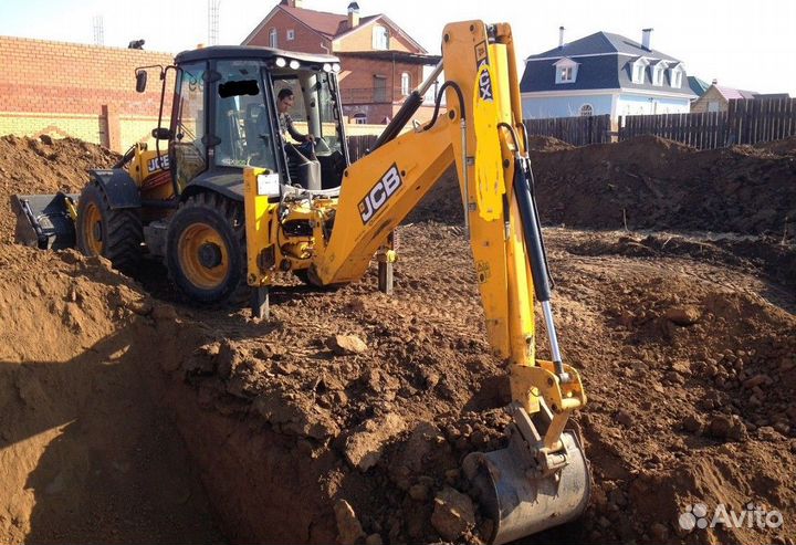 Экскаватор погрузчик Гатчина. Аренда трактора