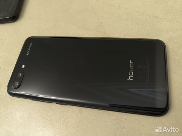 HONOR 10, 4/64 ГБ