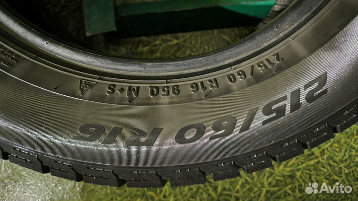 Pirelli Ice Asimmetrico 215/60 R16