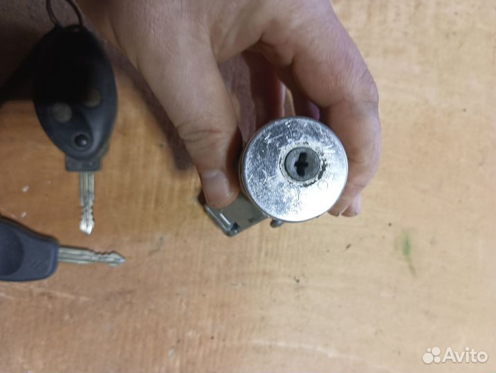 Замок зажигания с ключом Citroen C5