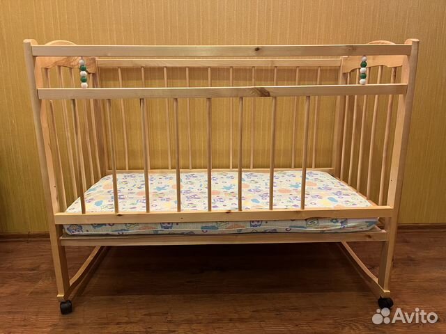 Детская кроватка с матрасом и бортиками