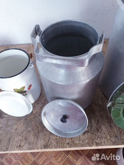 Продаются бидон алюминиевый 10л.,и эмал 3л. Торг
