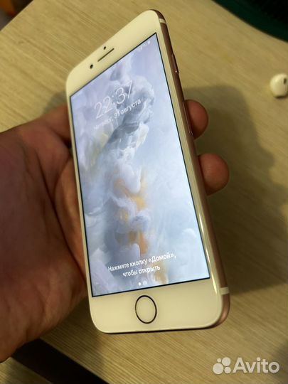 Телефон iPhone 7