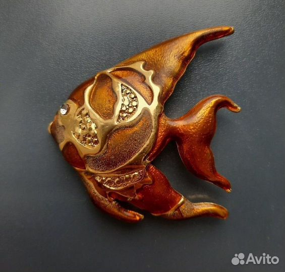 Крупная брошь 