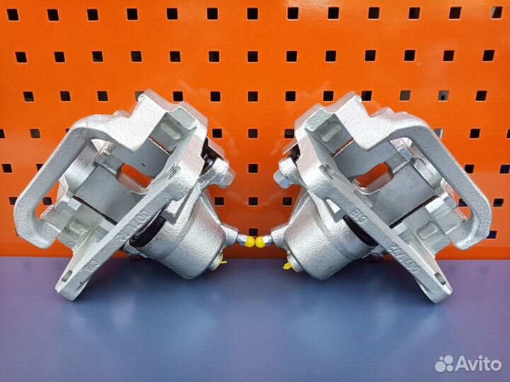 Суппорт задний Toyota land cruiser 200