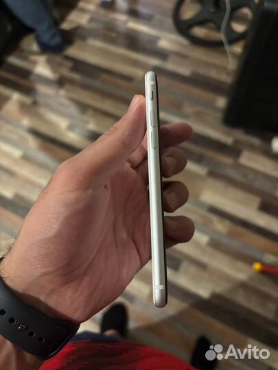 iPhone SE (2020), 64 ГБ