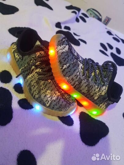 Кроссовки светящиеся детские