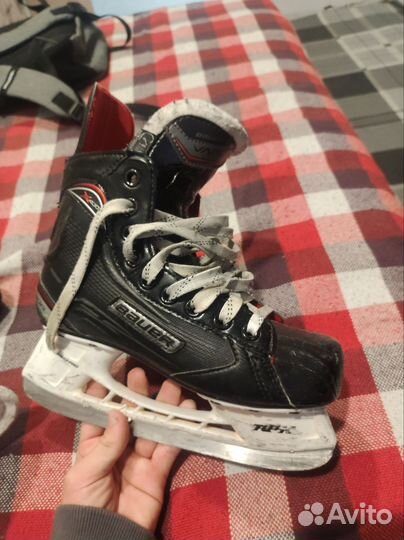 Коньки bauer с чехлами