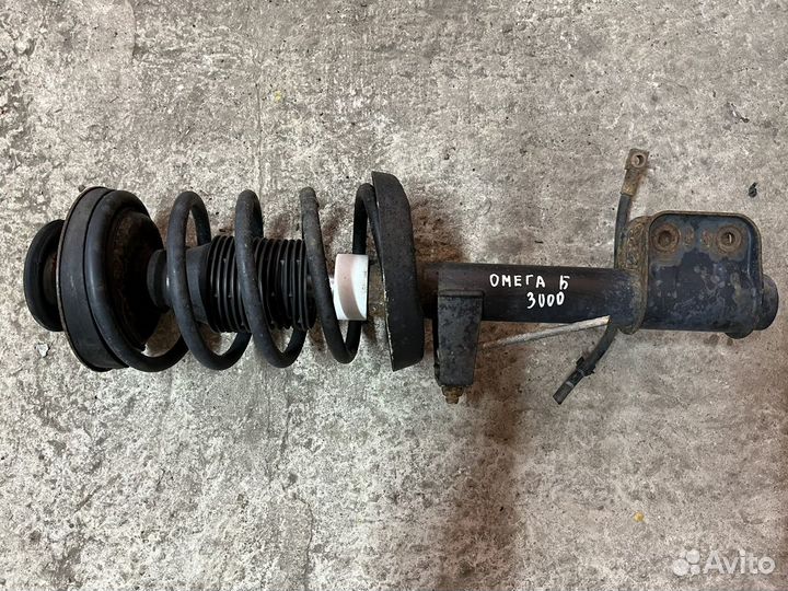 Стойка передняя правая Opel Omega B