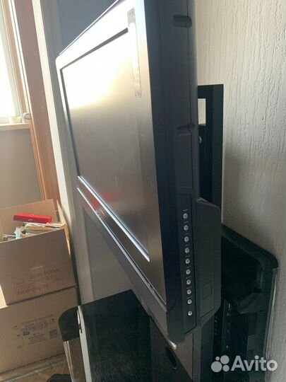 Телевизор вместе с тумбой