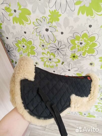 Меховушка под седло для лошади
