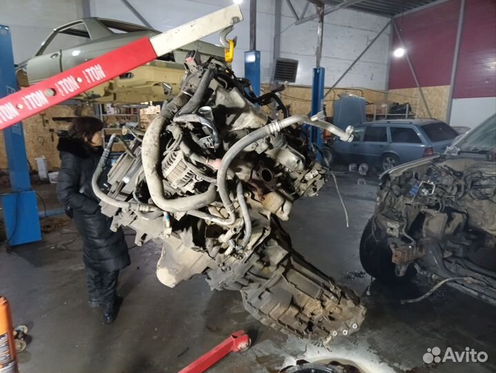 Разобранный мотор Ниссан навара d40