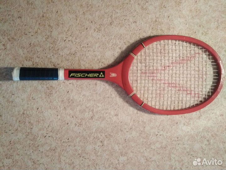 Бейсбольный мяч с ракеткой большой теннис