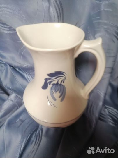 Фарфоровый кувшин