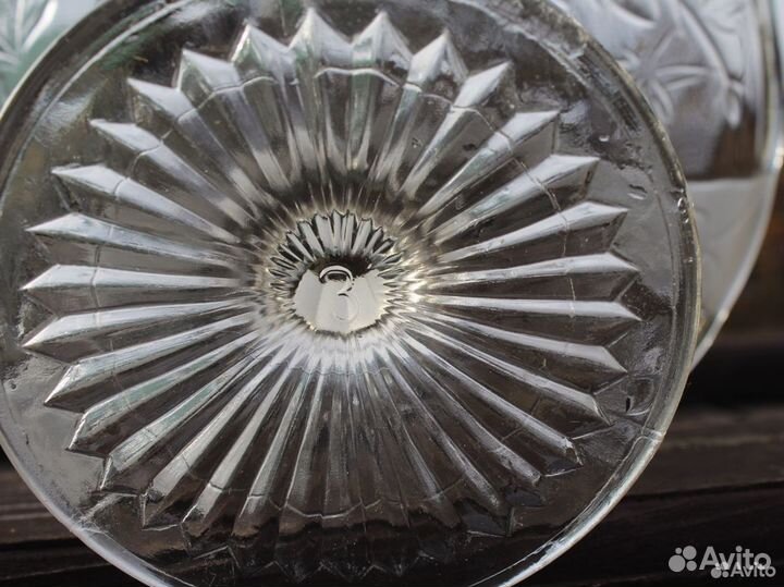 Ваза на ножке редкий рисунок крыжовник