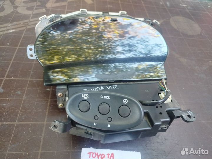 Панель приборов Toyota Vitz 2002