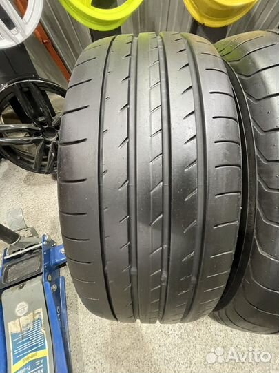 Yokohama Advan Sport V105 235/50 R19 99W