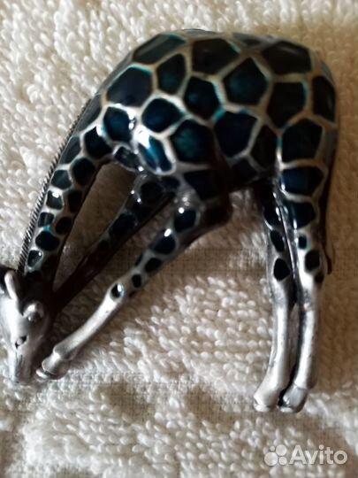 Броши бижутерия