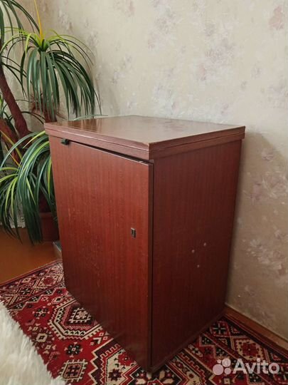 Швейная машина Чайка 142