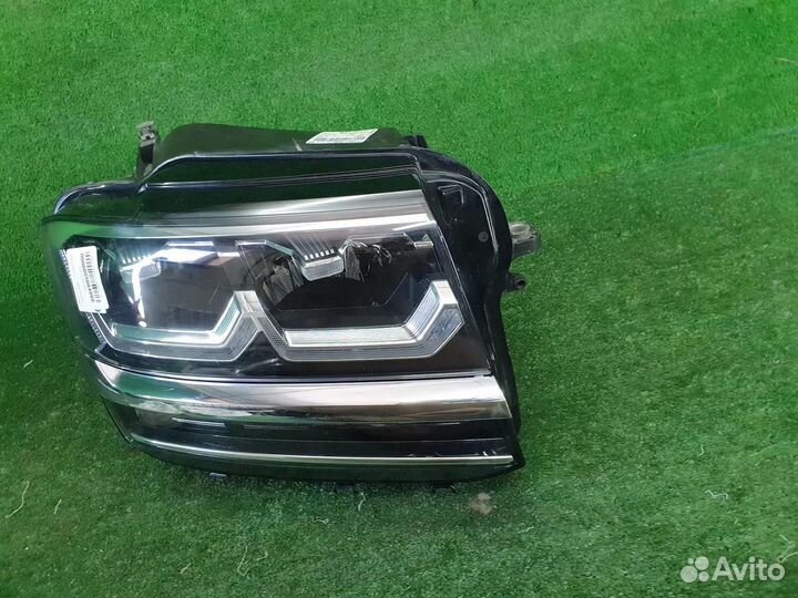 Фара правая Volkswagen Teramont