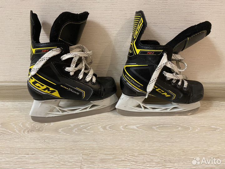Продам коньки хоккейные детские