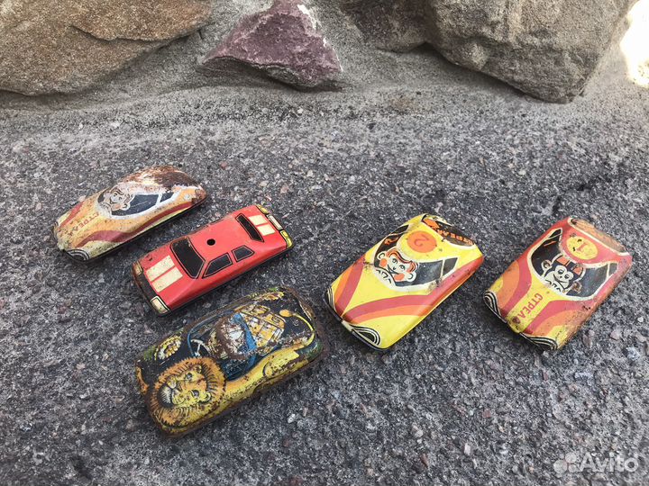 Игрушка автомобиль