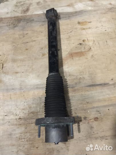 Стойка амортизатора задняя Land Rover Sport 2 рест