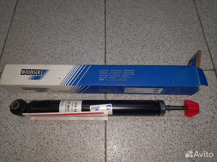 Toyota Avensis T270 Амортизатор задний Новый 1 шт