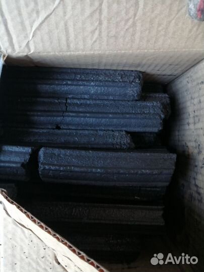 Древесный уголь,угольные брикеты в ящиках по 10 кг