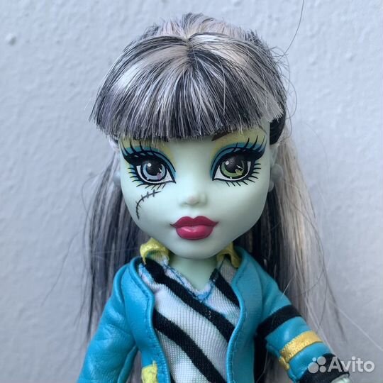 Кукла Monster High Фрэнки Штейн На Фотосессии