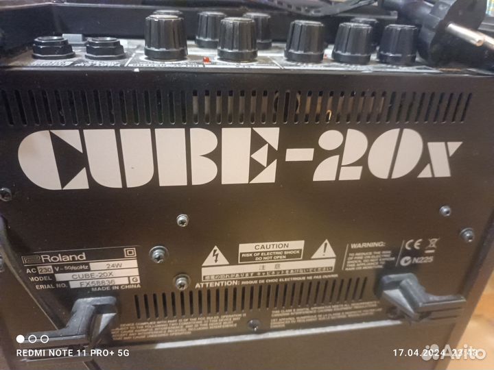 Гитара + комбоусилитель Roland Cube-20X