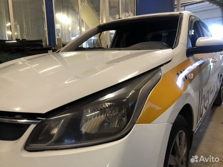 Лобовое стекло Киа Рио / Хендай Солярис