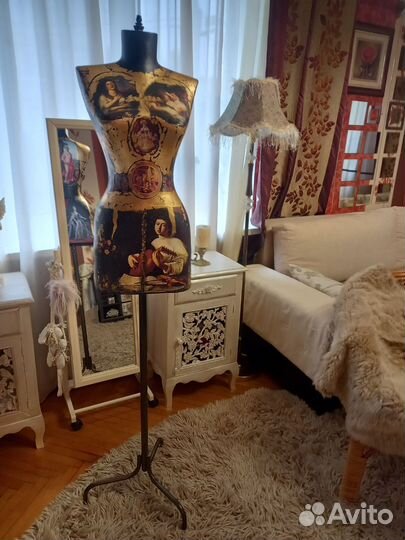 Манекен интерьерный. декор