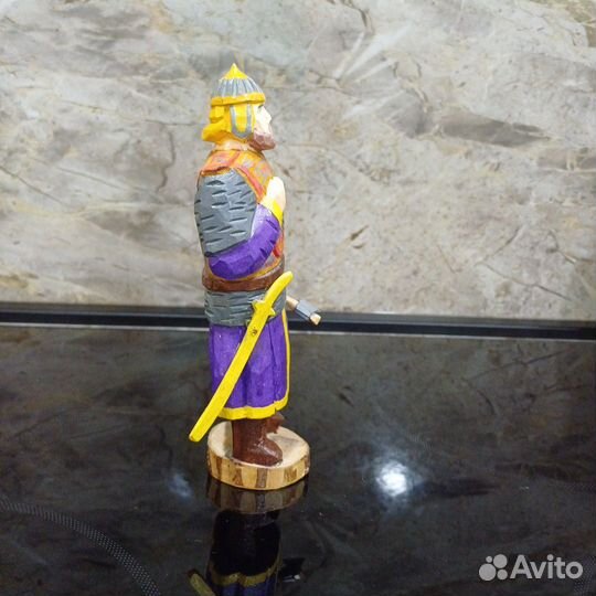 Статуэтка воин