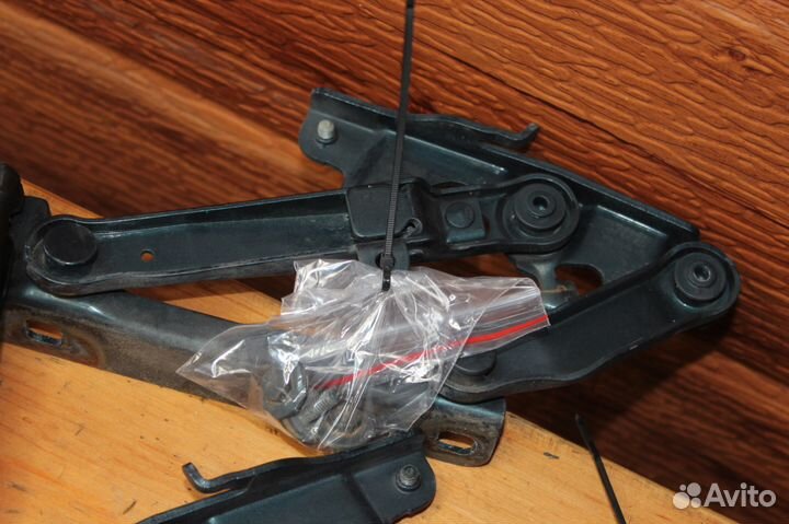 Петли капота на Mercedes S-Class W220