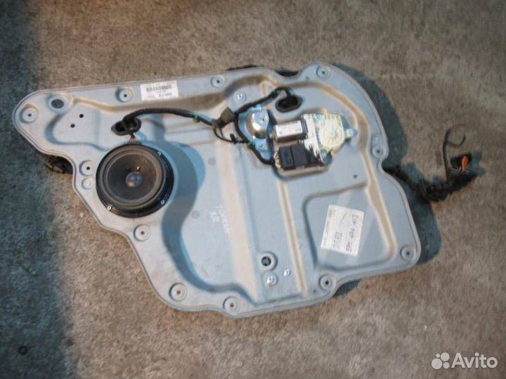 Стеклоподъемник электрический задний левый