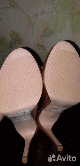 Босоножки новые
